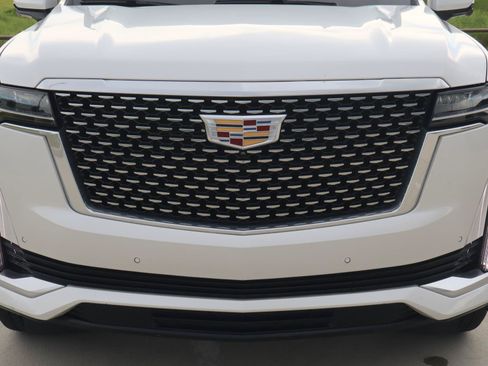 Used 2024 Cadillac Escalade Premium Luxury RWD image 8