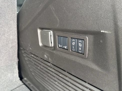 Used 2025 GMC Yukon Denali AWD/4WD image 21