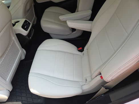 Used 2022 Mercedes-Benz GLS 450 4MATIC image 23