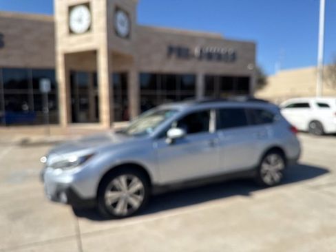 Used 2019 Subaru Outback 3.6R Limited image 5