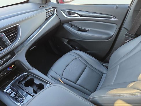 Used 2024 Buick Enclave Premium image 21