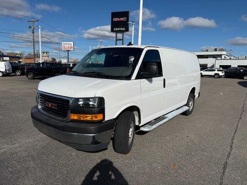 Used 2025 GMC Savana 2500 w/ Driver Convenience Package RWD image 3