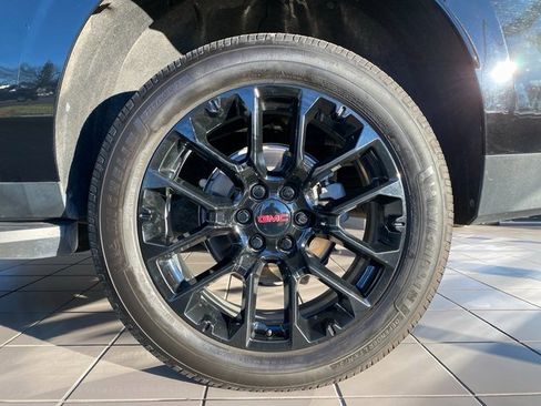 Used 2022 GMC Yukon XL SLT w/ SLT Luxury Package image 24