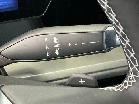 Used 2024 Chevrolet Traverse LT image 43