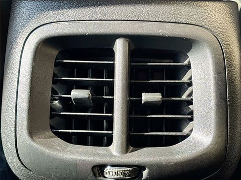 Used 2017 Jeep Cherokee Latitude image 25