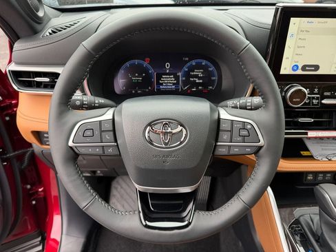 New 2026 Toyota Highlander Platinum AWD/4WD image 15
