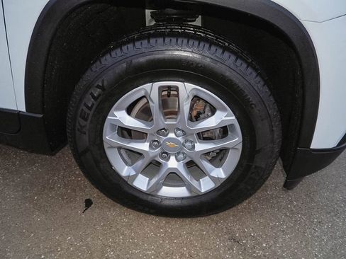 Used 2021 Chevrolet Traverse LS image 37