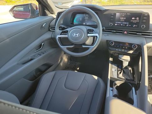 Used 2025 Hyundai Elantra Blue image 8