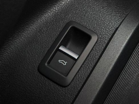 Used 2018 Audi Q5 2.0T Premium Plus w/ Premium Plus Package image 21