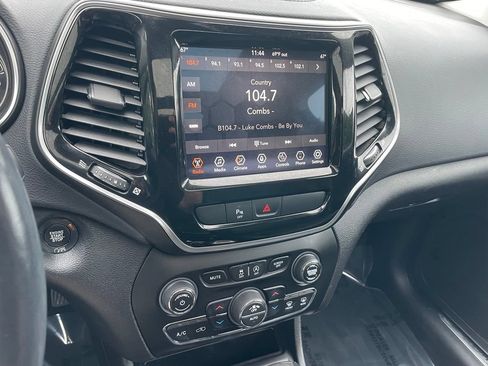 Used 2019 Jeep Cherokee Limited AWD/4WD image 21