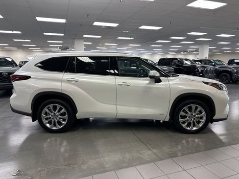 Used 2024 Toyota Highlander Limited AWD/4WD image 9