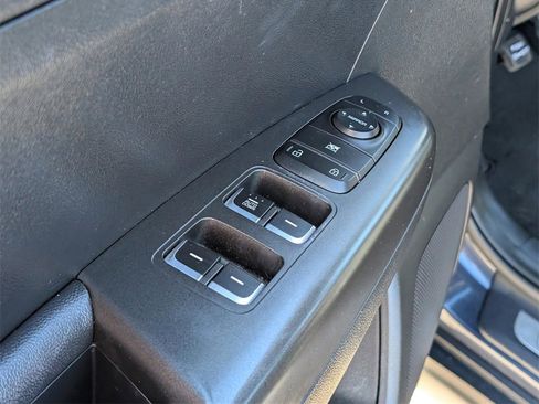 Used 2022 Kia Sportage LX image 16