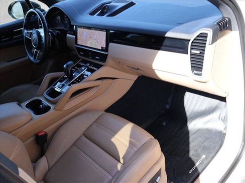 Used 2021 Porsche Cayenne AWD/4WD image 29