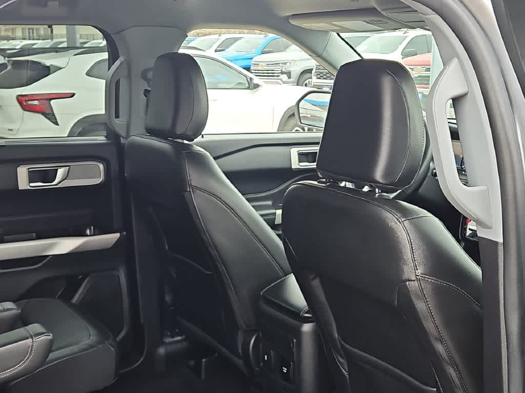 Used 2022 Ford Explorer Limited w/ Hybrid Equipment Group 310A AWD/4WD image 17