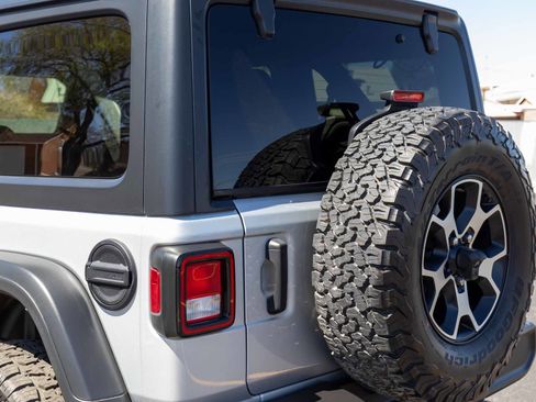 Used 2022 Jeep Wrangler Unlimited Rubicon AWD/4WD image 33