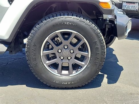 Used 2022 Jeep Gladiator Overland w/ Trailer Tow Package image 27