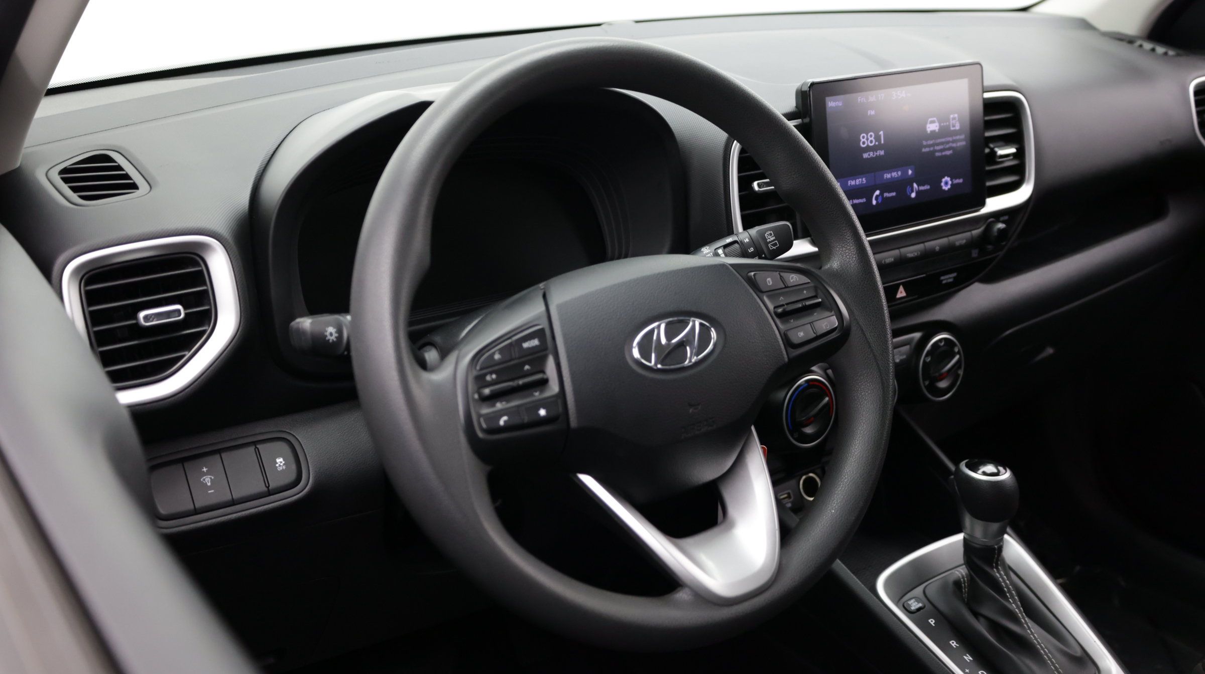 Used 2023 Hyundai Venue SE FWD image 8