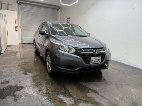 Used 2017 Honda HR-V LX image 2