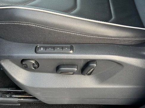 Used 2022 Volkswagen Tiguan SEL R-Line image 34