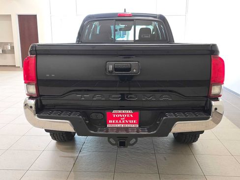 Used 2019 Toyota Tacoma SR5 AWD/4WD image 5