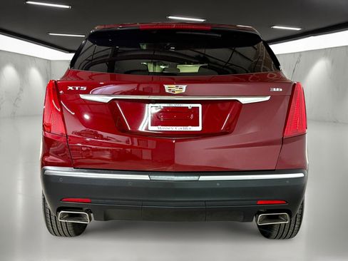 Used 2018 Cadillac XT5 Luxury w/ Driver Awareness Package image 10