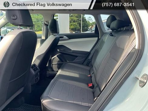 Used 2025 Volkswagen Taos SE AWD/4WD image 27