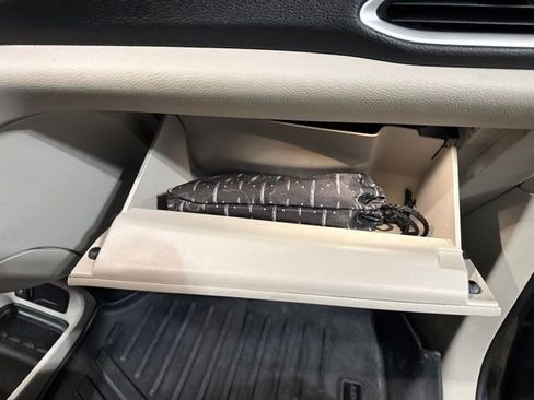 Used 2022 Chrysler Pacifica Touring-L w/ Uconnect Theater Family Group AWD/4WD image 40
