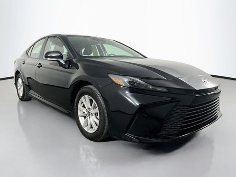 Used 2025 Toyota Camry LE w/ Convenience Package FWD image 4