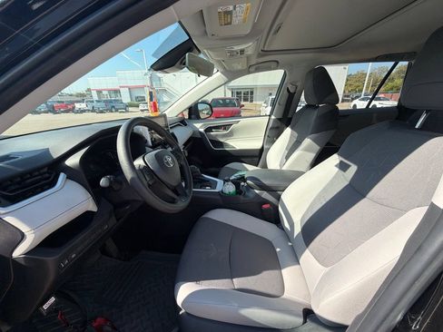 Used 2025 Toyota RAV4 XLE w/ Convenience Package FWD image 9