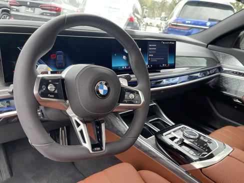 Certified 2025 BMW 760i xDrive w/ Executive Package AWD/4WD image 12