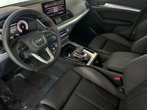 Used 2025 Audi Q5 2.0T Premium w/ Convenience Plus Package AWD/4WD image 11