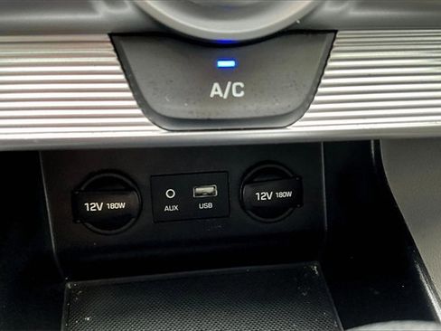 Used 2019 Hyundai Elantra SEL image 24