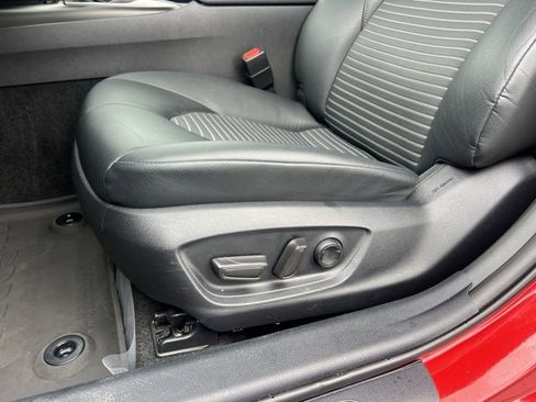 Used 2023 Toyota Camry SE image 5