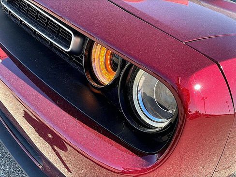 Used 2019 Dodge Challenger SXT RWD image 29