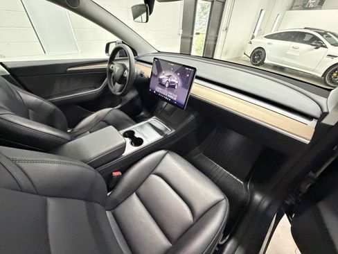 Used 2023 Tesla Model Y Long Range AWD/4WD image 19