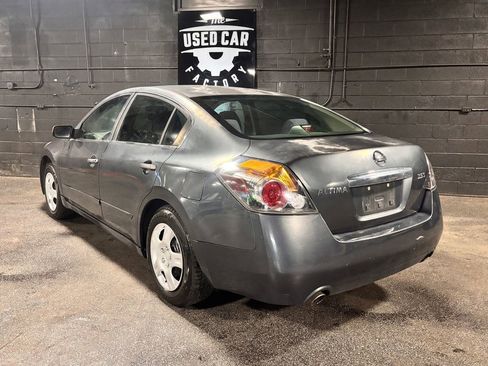 Used 2011 Nissan Altima 2.5 S FWD image 3