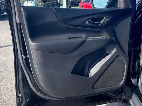 Used 2023 Chevrolet Equinox LT image 22