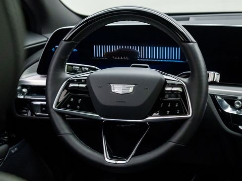 Used 2025 Cadillac Lyriq Luxury w/ LPO, Floor Liner Package AWD/4WD image 12