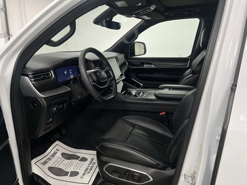 Used 2024 Jeep Wagoneer L Series II w/ Premium Group I image 23