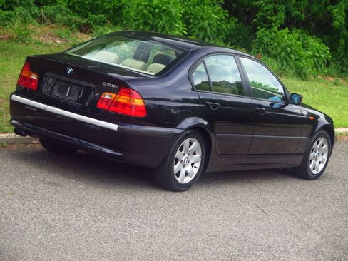 Used 2005 BMW 325i Sedan RWD image 25