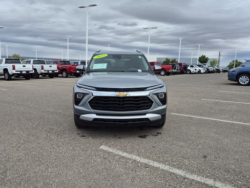 Used 2025 Chevrolet TrailBlazer LT AWD/4WD image 8