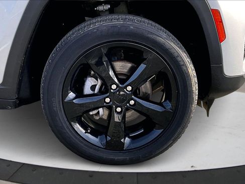 Certified 2023 Jeep Grand Cherokee Altitude image 33