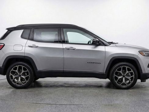 Used 2025 Jeep Compass Limited image 11