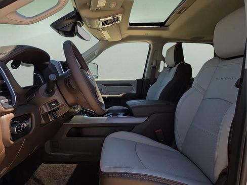 New 2026 RAM 2500 Laramie AWD/4WD image 14
