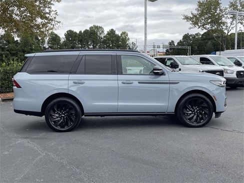 Used 2025 Lincoln Navigator Reserve w/ Jet Appearance Package image 40