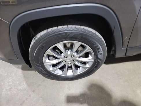 Used 2019 Jeep Cherokee Latitude Plus w/ Cold Weather Group image 24