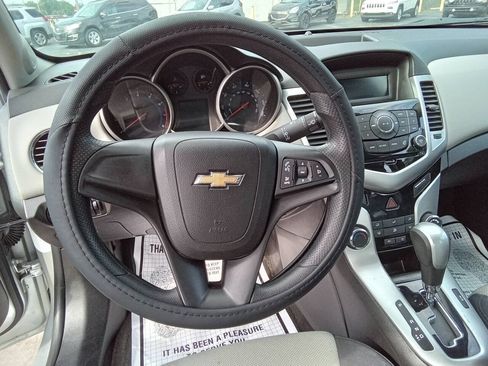 Used 2017 Jeep Cherokee Latitude w/ Cold Weather Group FWD image 14