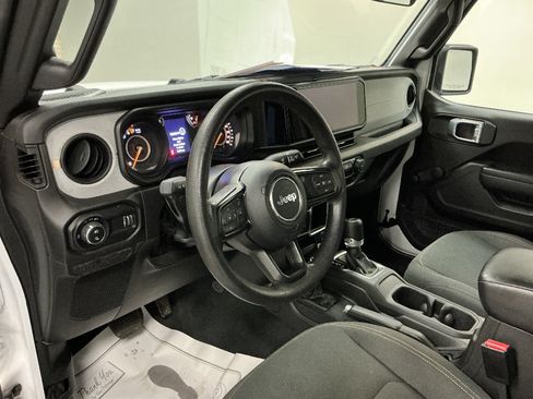Used 2024 Jeep Gladiator Sport AWD/4WD image 10