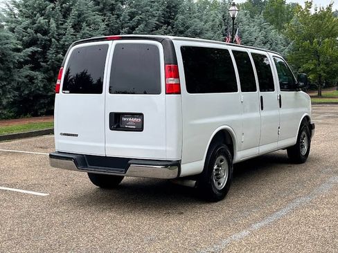 Used 2018 Chevrolet Express 2500 LT w/ LT Preferred Equipment Group RWD image 22