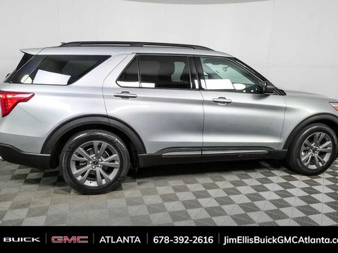 Used 2021 Ford Explorer XLT w/ Equipment Group 202A RWD image 2